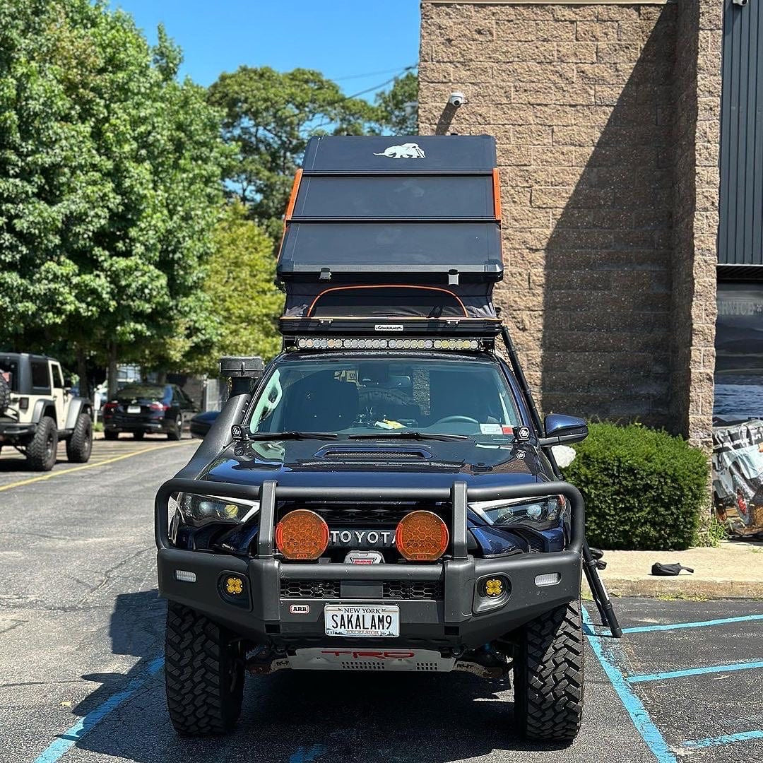 Rooftop tent with windows