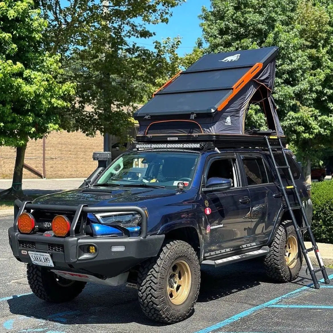 Roof tent for overlanding