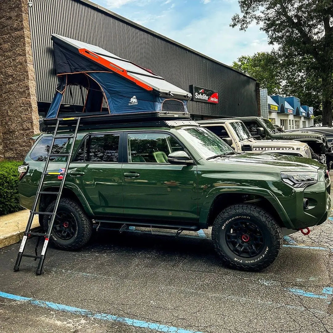 Rooftop tent for two adults