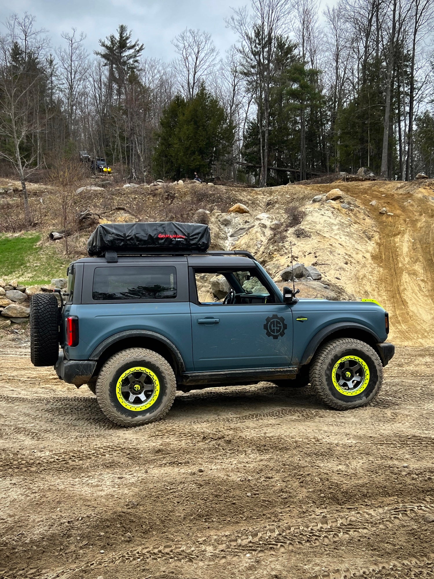 Explore USA with roof tent