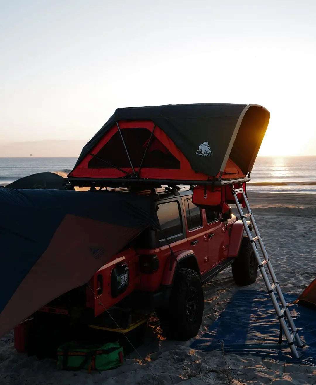 Lightweight rooftop tent