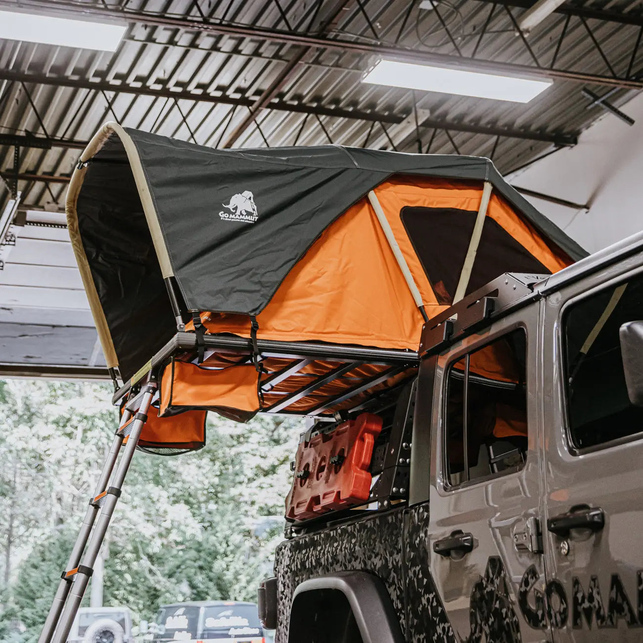 Rooftop tent for 2 adults