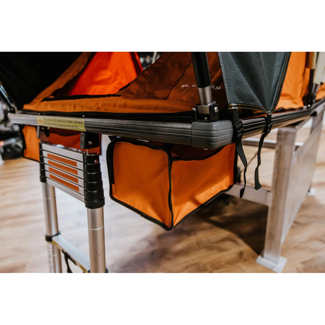 Camping tent for offroading